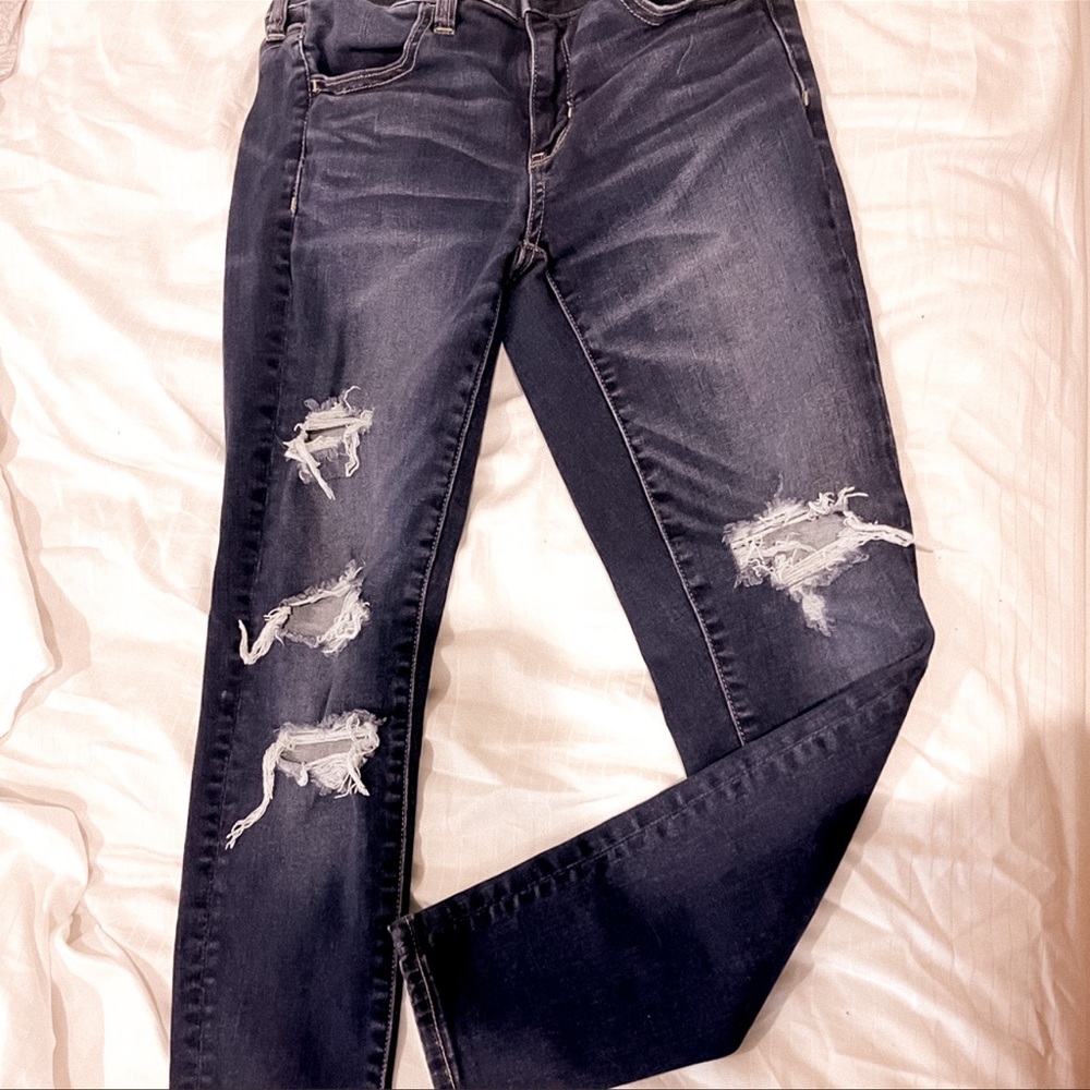 |Ripped blue jeans from American eagle| size 6|